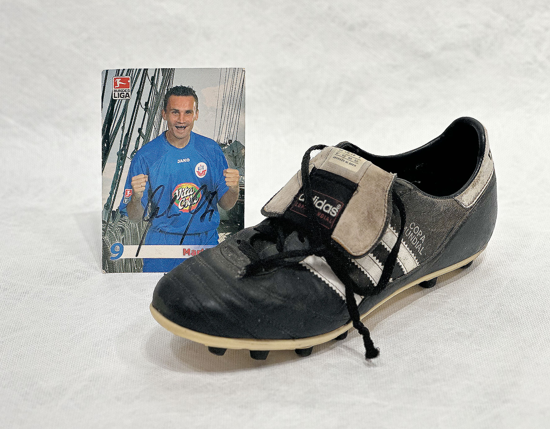 Original Fußballschuh von Torschützenkönig
Martin Max, Saison 2003/2004
Leihgeber Arvid Langschwager
Foto: Kunsthalle Rostock