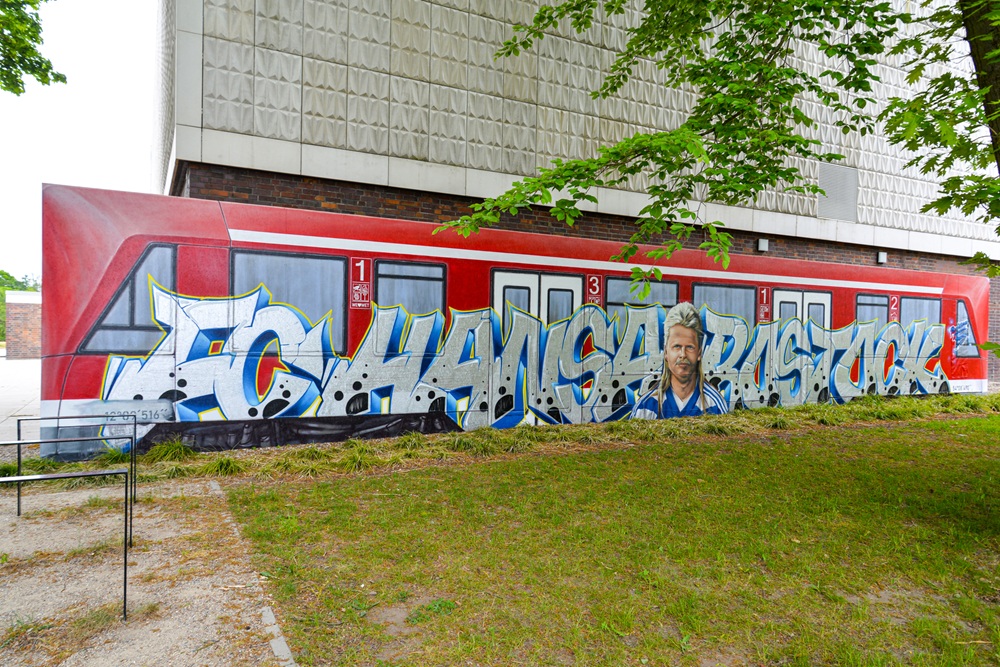 Im Außenbereich - Fanzug der Künstlergruppe ARTUniqe
Foto: Kunsthalle Rostock