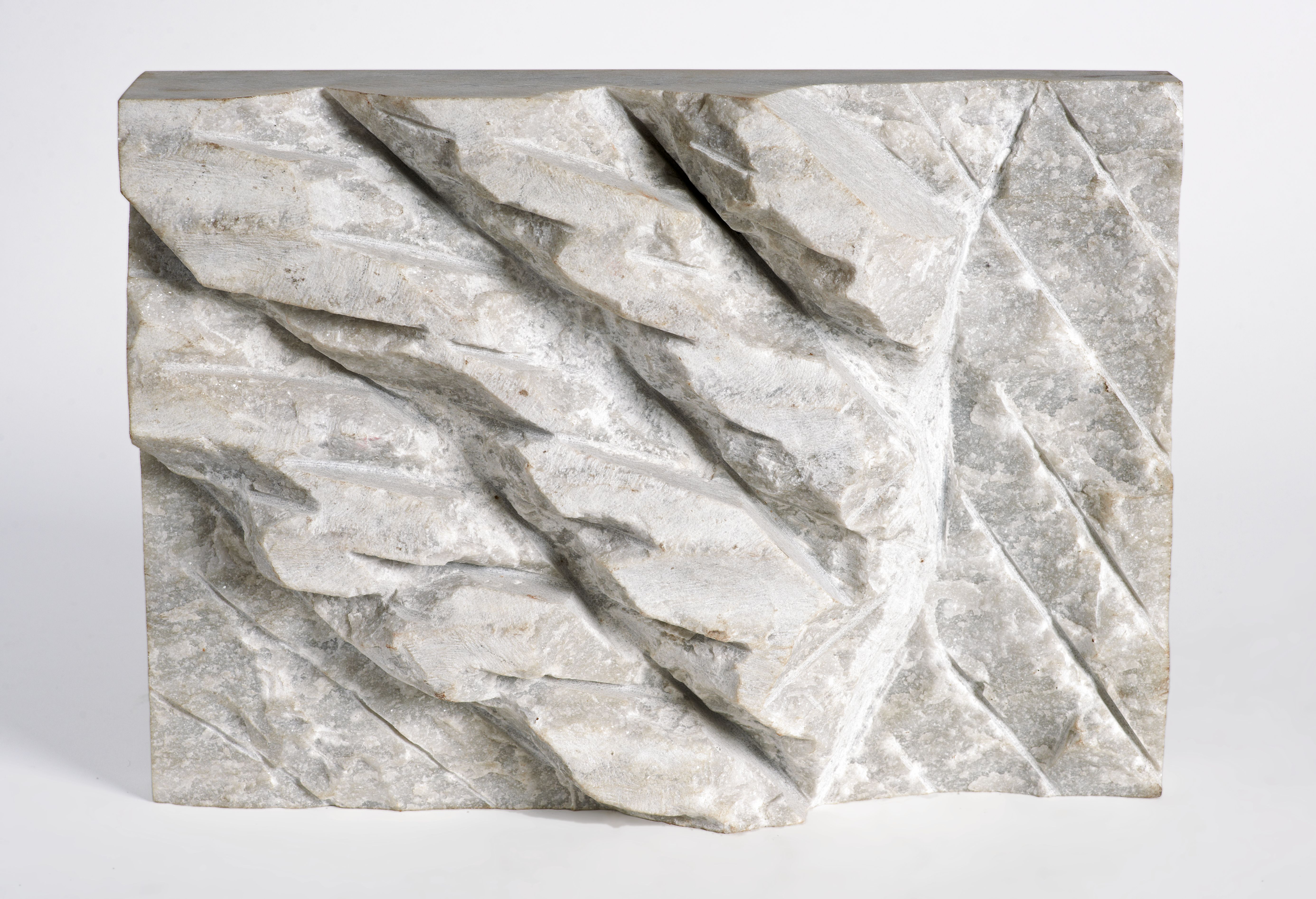 Hanns Karlewski: Ackerfurchen, 1987, Ekebergsmarmor, 22,5 x 31,5 x 6,5 cm, © Fotos: Thomas Häntzschel, Frank Hormann/ Fotoagentur nordlicht Rostock